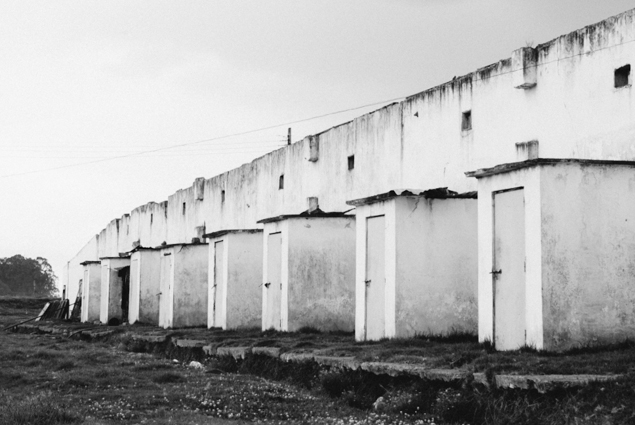 fotografia-ruinas-abandono-blanco-negro
