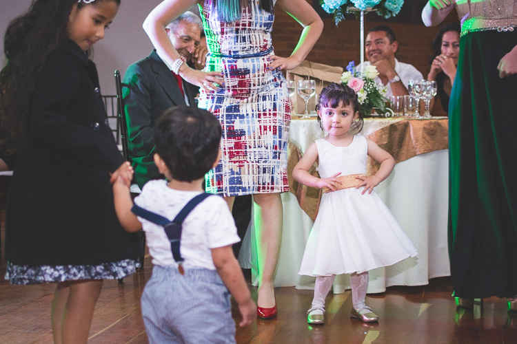 reportaje-bodas-cajica-colombia-fotos de niños bailando